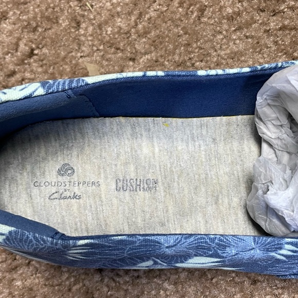 CLOUDSTEPPERS BY CLARKS SLIP-ON SHOES. BLUE TROPICAL. SIZE 11W. NEW IN BOX. - Picture 5 of 8